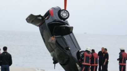 Denize uçtu!