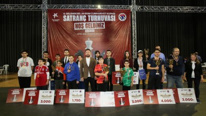 KÜÇÜKÇEKMECE’DE 29 EKİM SATRANÇ TURNUVASI HEYECANI