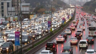 İstanbul trafiğini sağanak vurdu: Yoğunluk yüzde 80'e yaklaştı