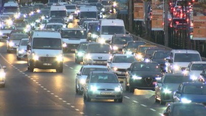 Okullar açıldı trafik geri geldi