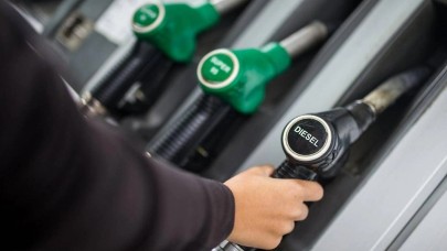 Aracı olanları isyan ettirecek zam yolda: Benzin ve motorinde 2024 tahminleri korkuttu