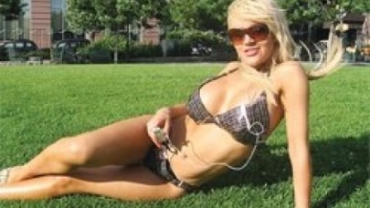 Güneş panelli bikini telefonları şarj edecek