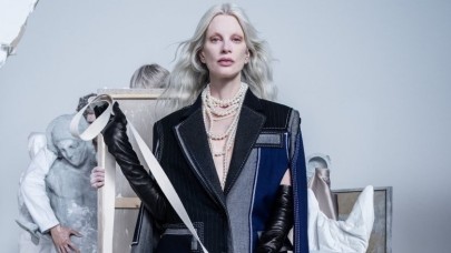 Zara geri vites yaptı