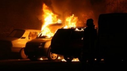 İstanbul'da 29 araç kundaklandı