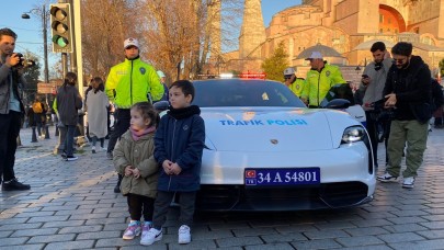 Lüks araçlar yoğun ilgi çekti