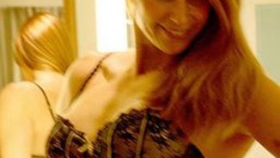 Erkeklerle güreşiyor!