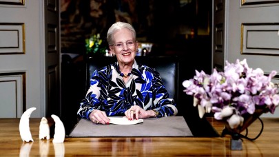 Kraliçe tahttan çekiliyor