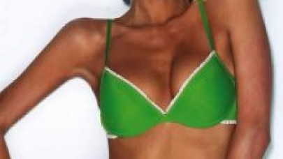 Kameralar önünde küvete girdi