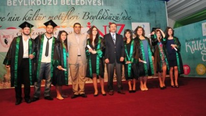 BEYLİKDÜZÜ'NDE MEZUNİYET COŞKUSU