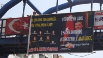 Erdoğan’ı 2’inci Atatürk olarak gösteren dev afiş...