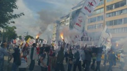 Liseliler İstanbul'da miting yaptı