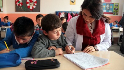 Eğitimci geçinemiyor