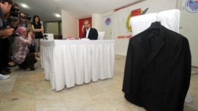 Gök'ten takım elbiseli toplantı