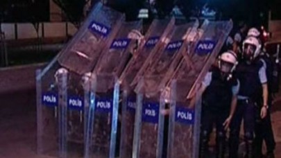 Gaziosmanpaşa'da göstericiler polisle çatıştı