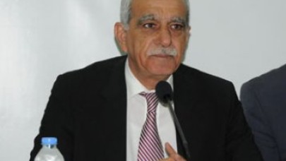 Ahmet Türk resti çekti