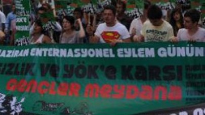 Taksim'de YÖK ve işsizlik eylemi