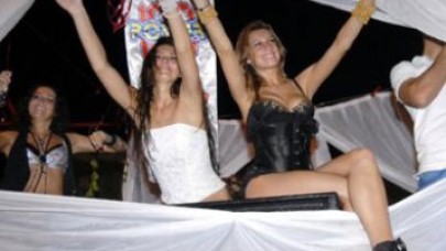 Kemer'de festival coşkusu