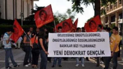 Liseliler'den polis protestosu