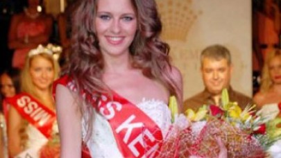 Mıss Kemer kraliçesi Tuğçe