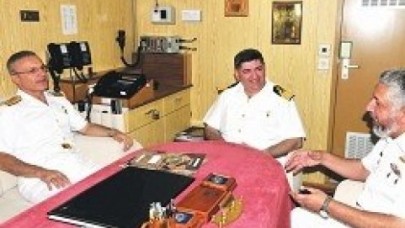 O komutan 4 gemiyle Karaçi görevinde