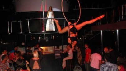 Nilay Dorsa'nın konserinde erotik şov!