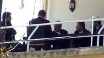 Adliye terasında şike toplantısı