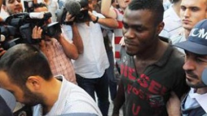 Emenike sınırdışı edilebilir!