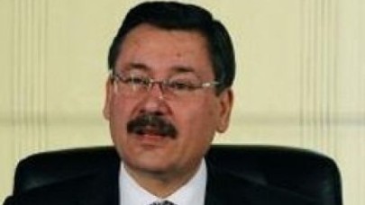 Gökçek de dinlemeye takıldı