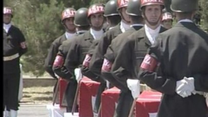 Şarköy şehidine ağlıyor