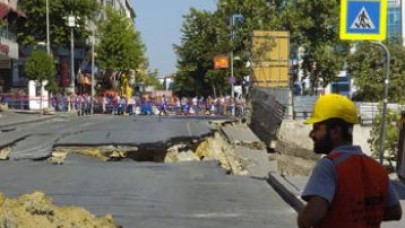 Avcılar'da ana cadde çöktü