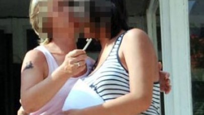 Gözyaşları içinde annesine sarıldı