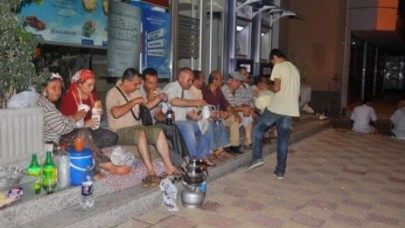 TOKİ konut satışı için kuyrukta sahur yaptılar ama...