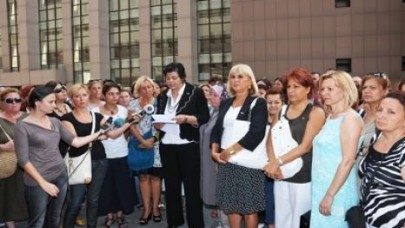 CHP İSTANBUL KADIN KOLLARI KADIN CİNAYETLERİNİ PROTESTO ETTİ!