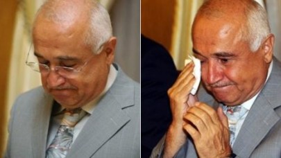 Gözyaşlarını tutamadı.