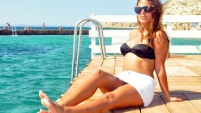 Albümünün başarısını kutluyor