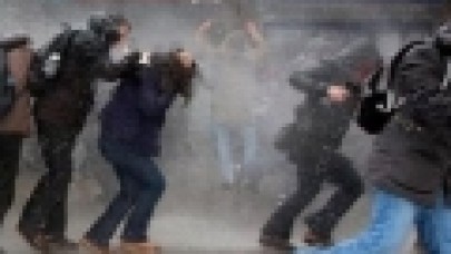 BEYAZIT'TA ÖĞRENCİLERE POLİS MÜDAHALESİ