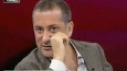 İZLEYİCİSİNE 'DANGALAK' DEDİ