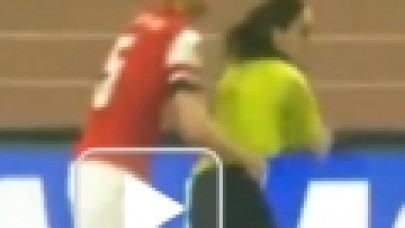 KADIN HAKEMİN ZOR ANI! 