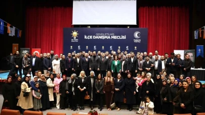 CHP'den istifa eden ikisi meclis üyesi 150 kişi AK Parti'ye katıldı