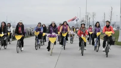 Kürsü kadının, söz geleceğin: emekle değişen toplum