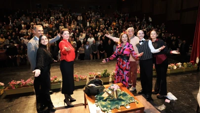 ‘Kral Dairesi’ Cennet Sahnesi’nde Prömiyer Yaptı..