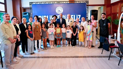 Gaziosmanpaşa'da Çocuklar Gönüllü Kuaförlerle Bir Araya Geldi