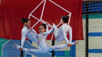 ŞİŞLİ'DE YAZ SPOR OKULLARI COŞKULU ŞÖLENLE BAŞLADI