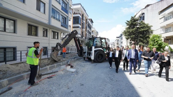 BEYLİKDÜZÜ’NDE YOL BAKIM VE YENİLEME ÇALIŞMALARI HIZ KESMEDEN SÜRÜYOR