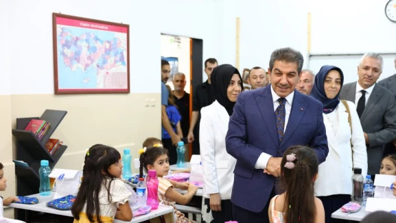 Esenler Belediyesi'nden Miniklere Kırtasiye Desteği