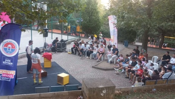 Maltepe'de Çocuk Tiyatroları Neşelendirdi