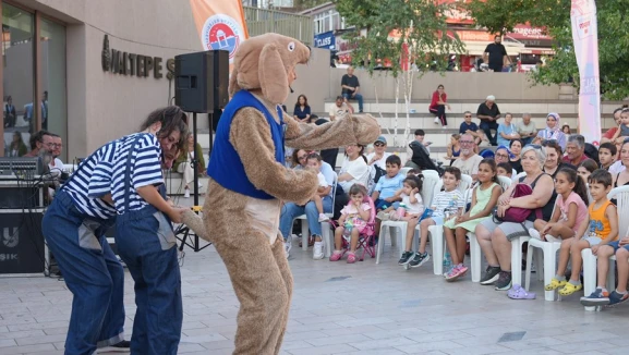 Maltepe'de Çocuklar Tiyatroya Doyuyor