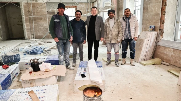 Balcıoğlu, Alibey Cami inşaatında çalışan emekçilerle bir araya geldi