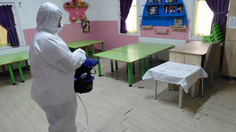 Bayrampaşa’da okullar dezenfekte ediliyor