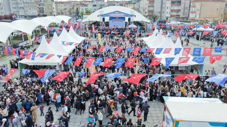 KÜÇÜKÇEKMECE’DE 23 NİSAN, GÜN BOYU SÜREN ETKİNLİKLERLE KUTLANDI